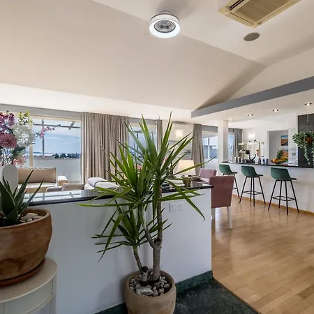 Urban Utopia Penthouse With Private Parking *