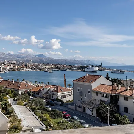 Urban Utopia Penthouse With Private Parking *