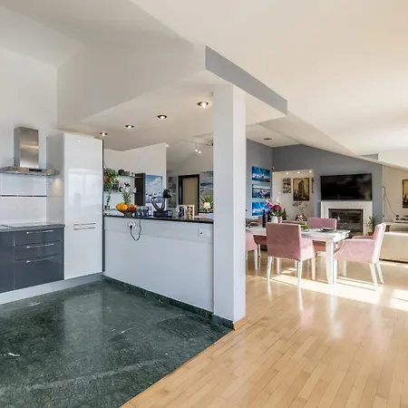 Daire Urban Utopia Penthouse With Private Parking *