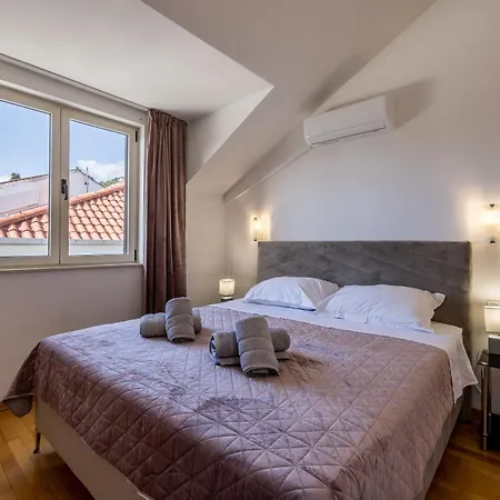 Apartman Urban Utopia Penthouse With Private Parking Split