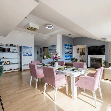 Urban Utopia Penthouse With Private Parking Спліт
