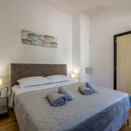 Urban Utopia Penthouse With Private Parking Спліт