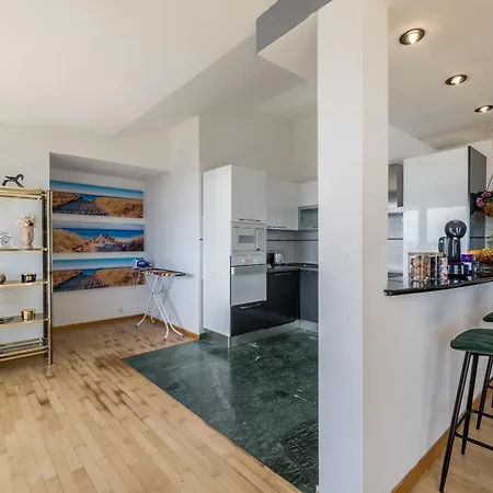 Urban Utopia Penthouse With Private Parking *