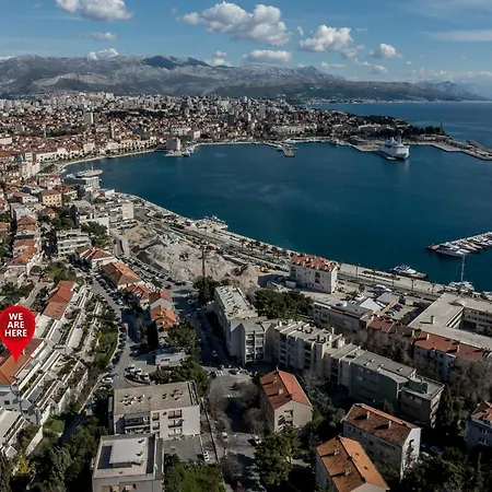 Urban Utopia Penthouse With Private Parking *