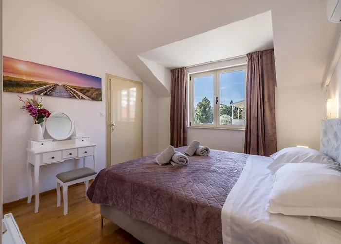 Urban Utopia Penthouse With Private Parking Split