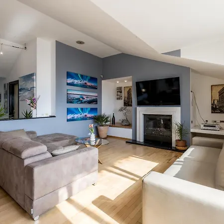 Urban Utopia Penthouse With Private Parking Apartamento