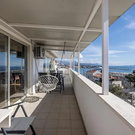 Urban Utopia Penthouse With Private Parking