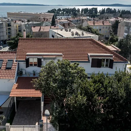 Urban Utopia Penthouse With Private Parking